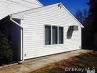 5 Evelyn Rd - Photo 2 of 11