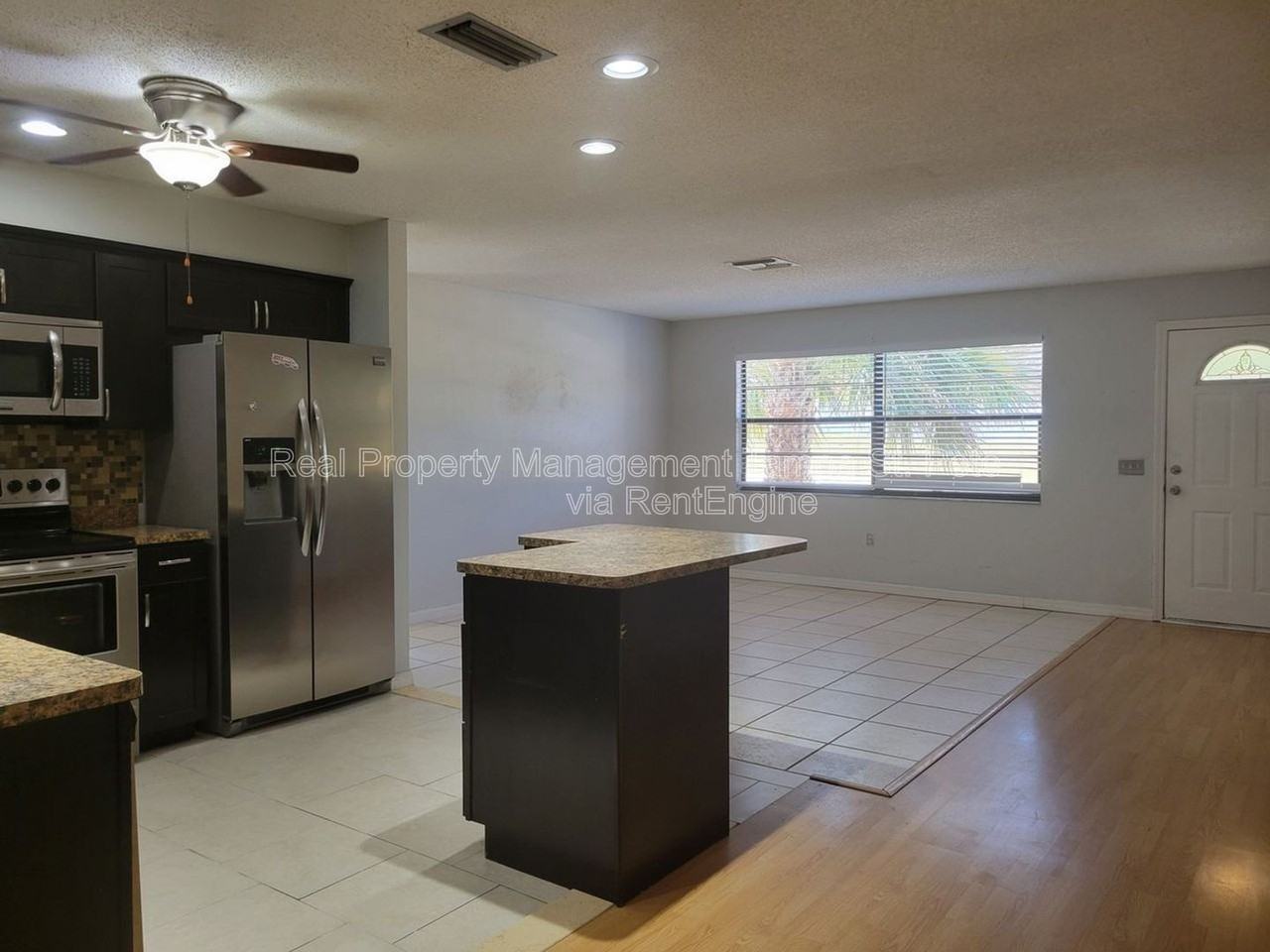 12387 Seagate St - Photo 5 of 43
