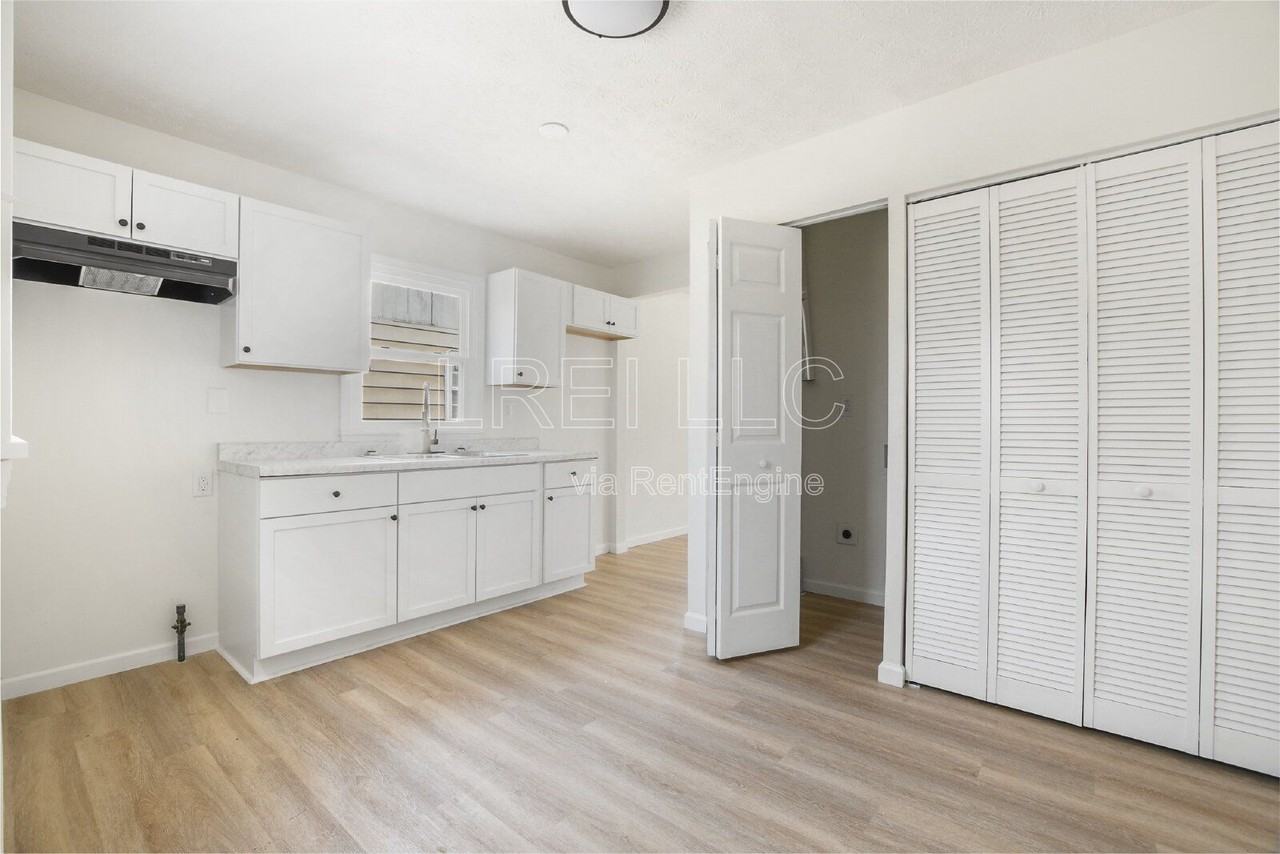 320 N 36th St - Photo 3 of 11