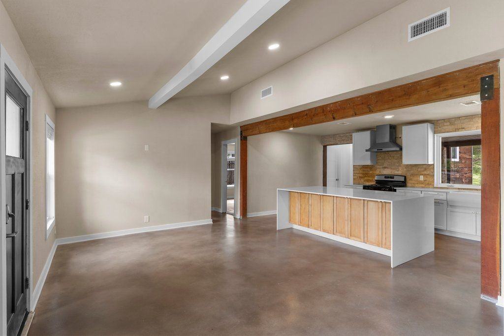 4305 Leslie Ave - Photo 5 of 27