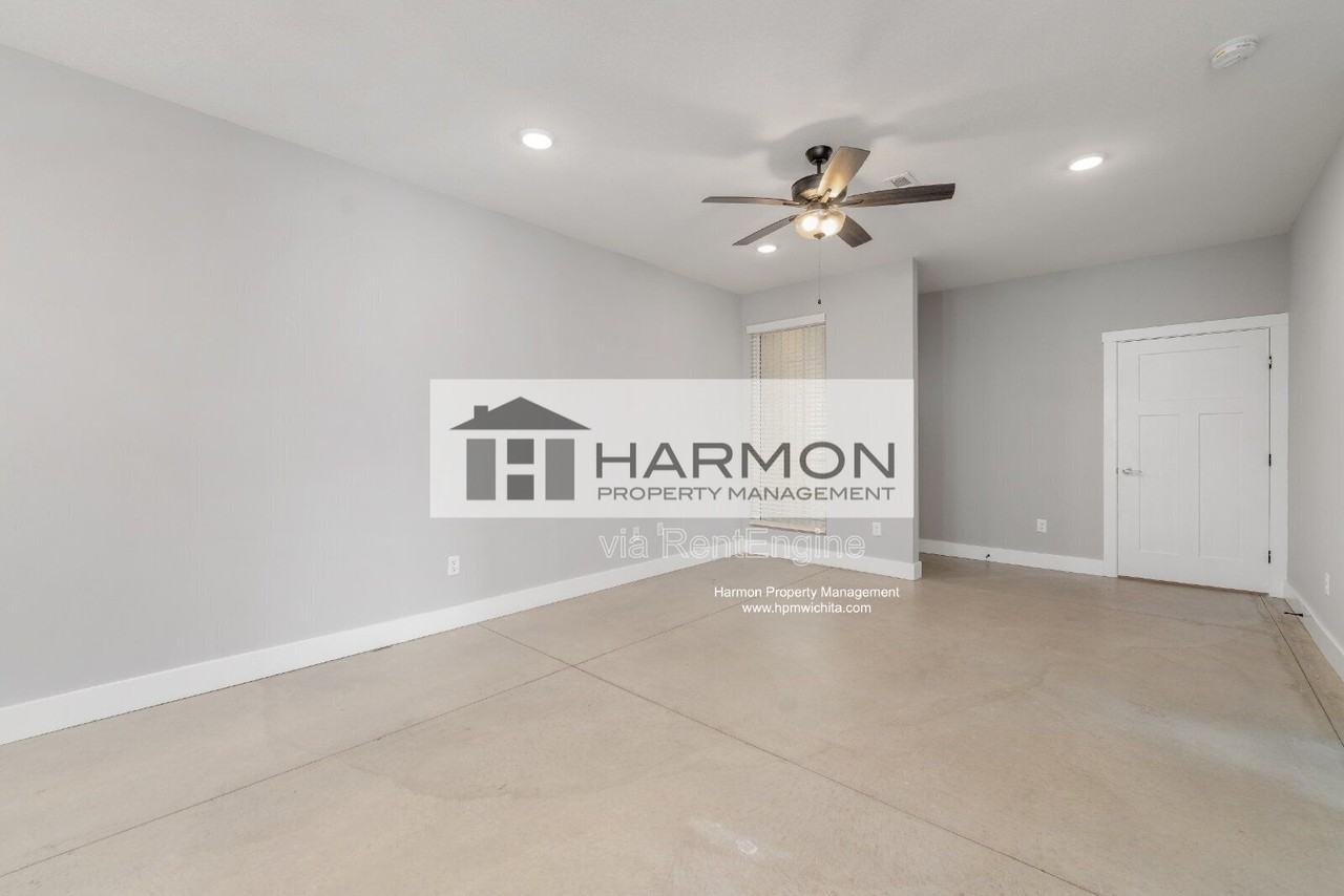 2160 S Thatcher Ct - Photo 2 of 12