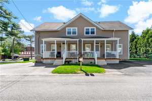 featured image of 4 Oak St ##2