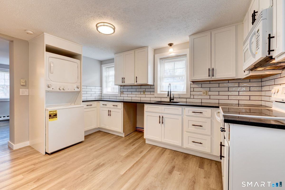 8 Maple Ave ##2e - Photo 3 of 18