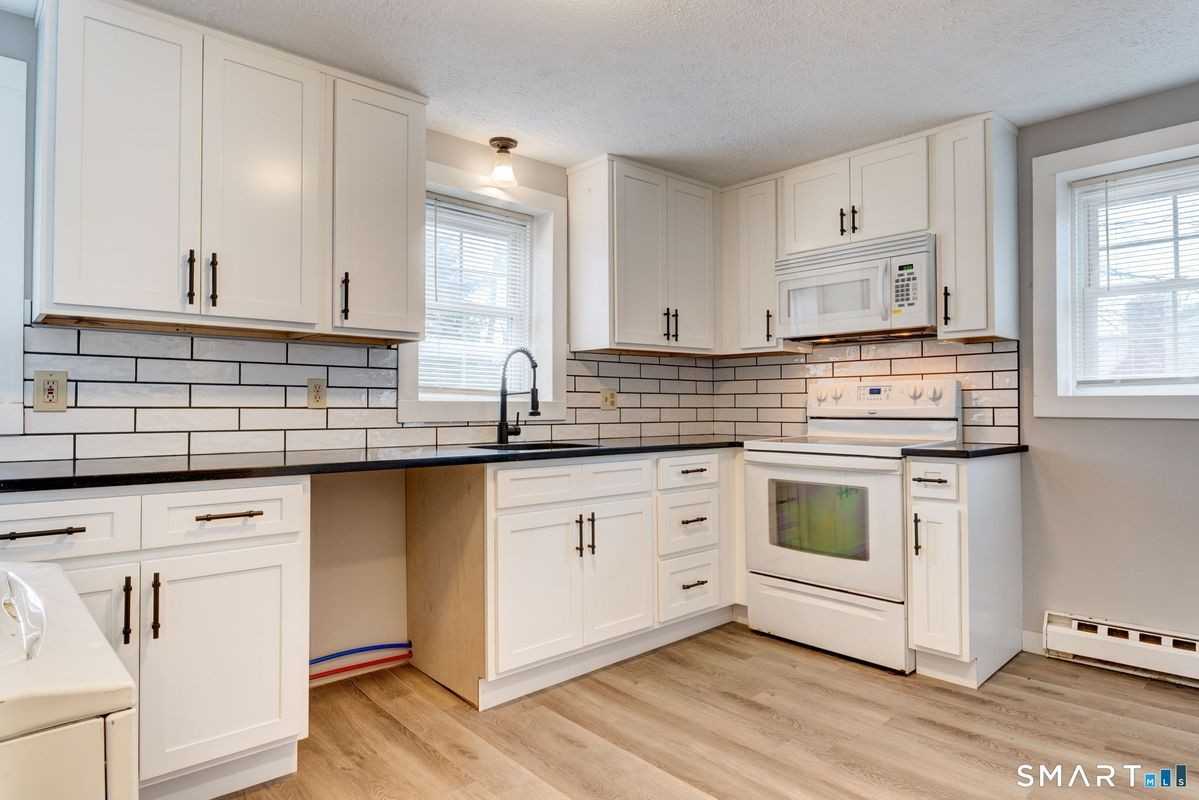 8 Maple Ave ##2e - Photo 4 of 18