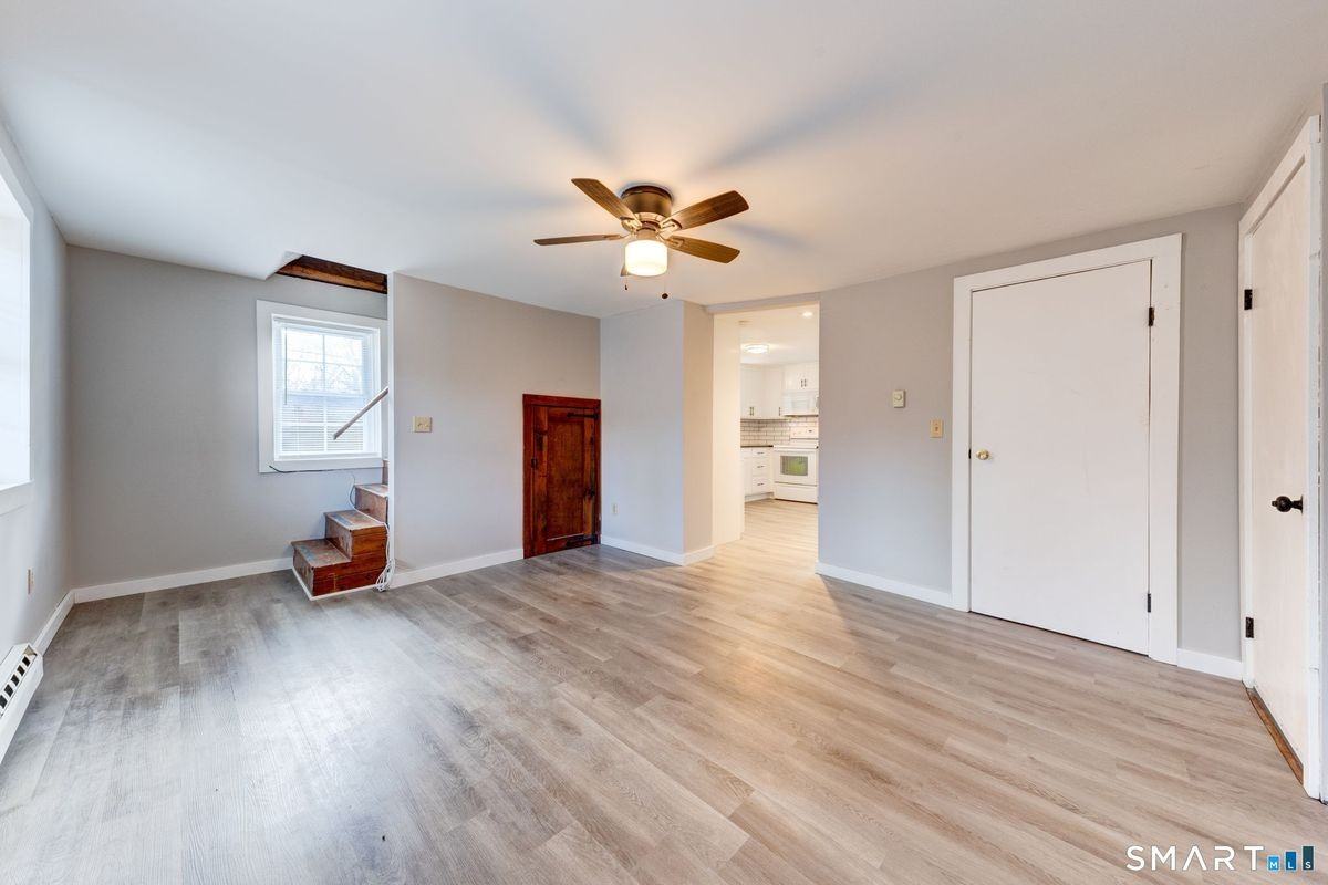 8 Maple Ave ##2e - Photo 7 of 18