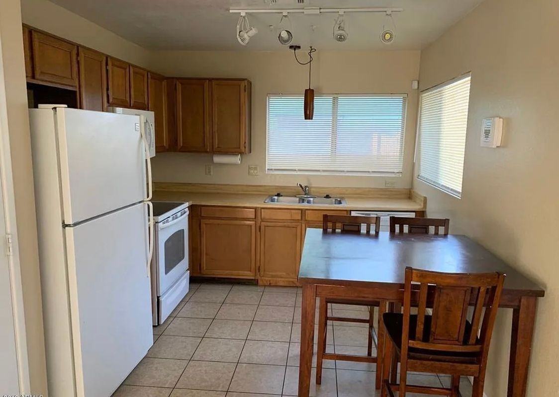 5426 W Eugie Ave - Photo 2 of 7