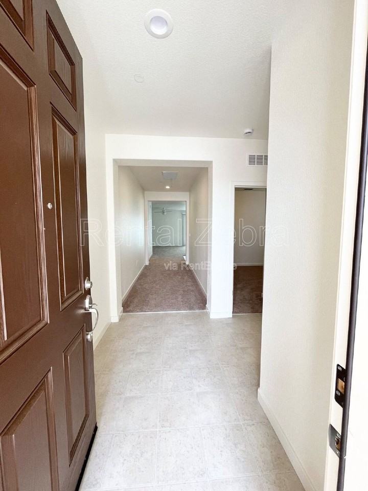 165 Squaw Valley Dr - Photo 4 of 17