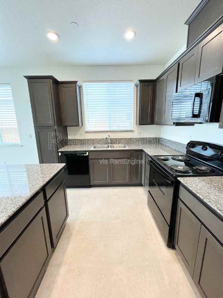 165 Squaw Valley Dr - Photo 5 of 17
