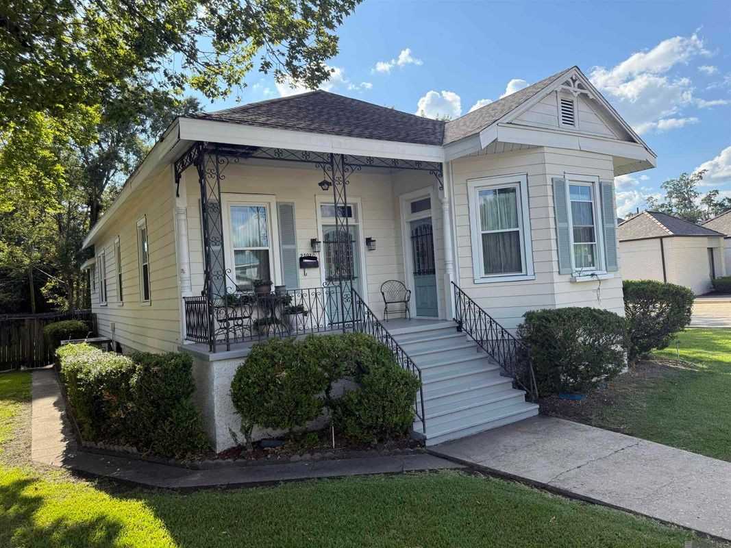 23930 Railroad Ave - Photo 3 of 35