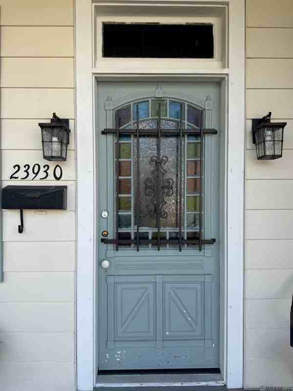 23930 Railroad Ave - Photo 4 of 35