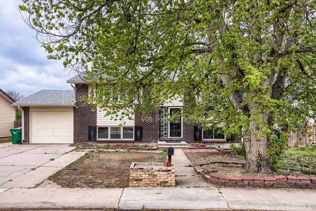 949 Olathe St