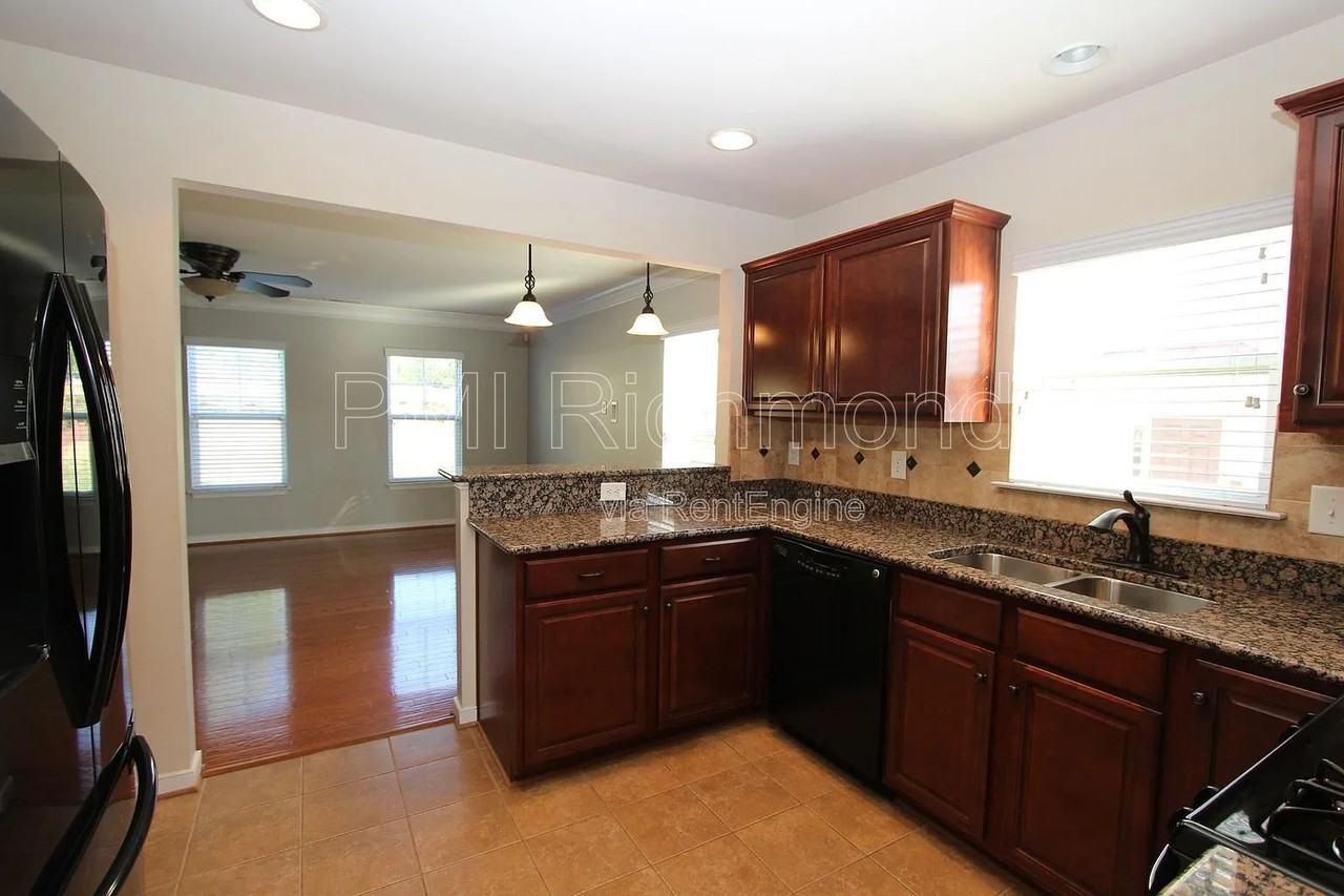 637 Abbey Village Cir - Photo 5 of 20