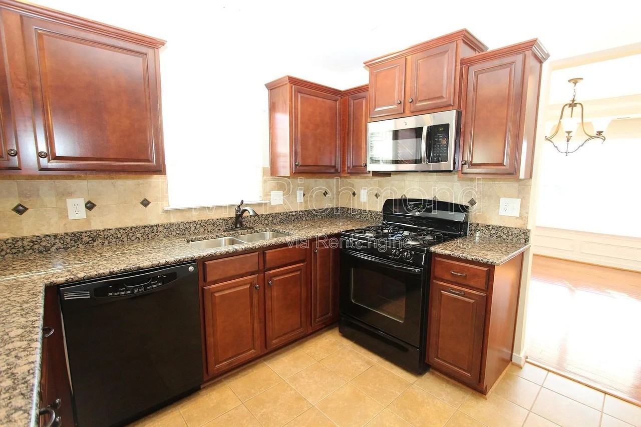637 Abbey Village Cir - Photo 6 of 20