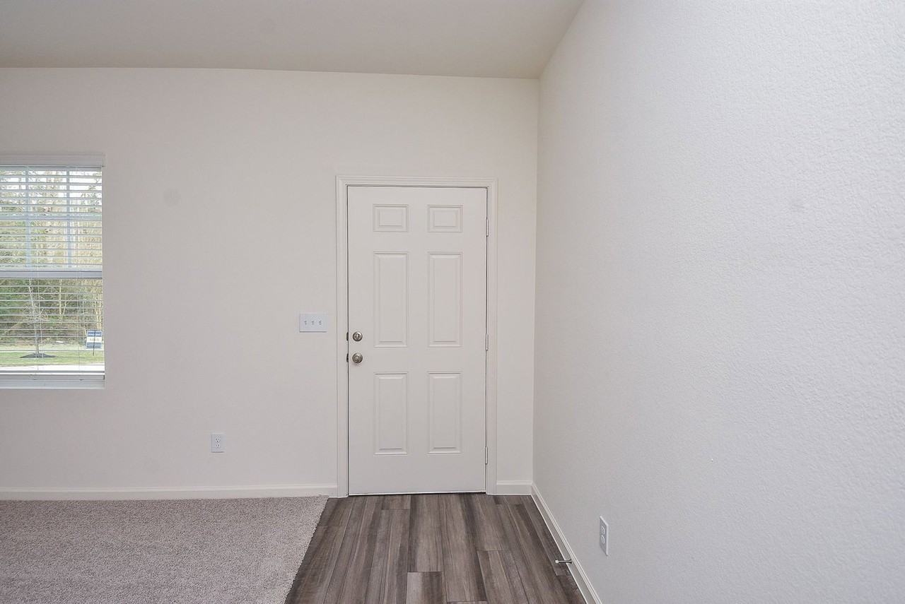 3603 Admiralty Dr - Photo 3 of 32