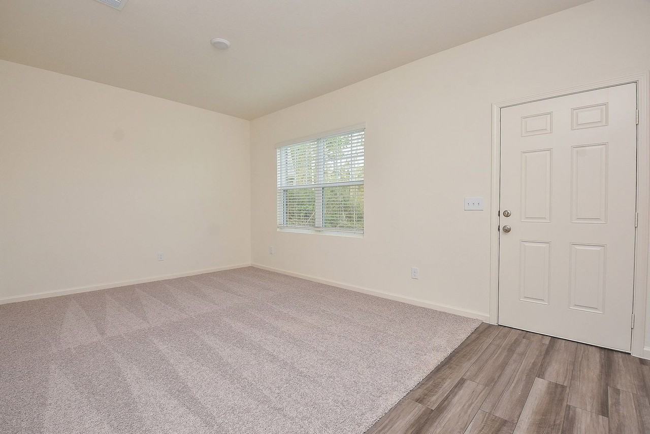 3603 Admiralty Dr - Photo 4 of 32