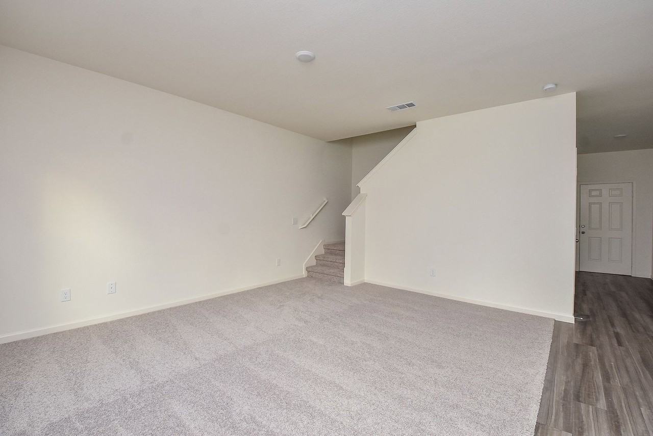 3603 Admiralty Dr - Photo 6 of 32