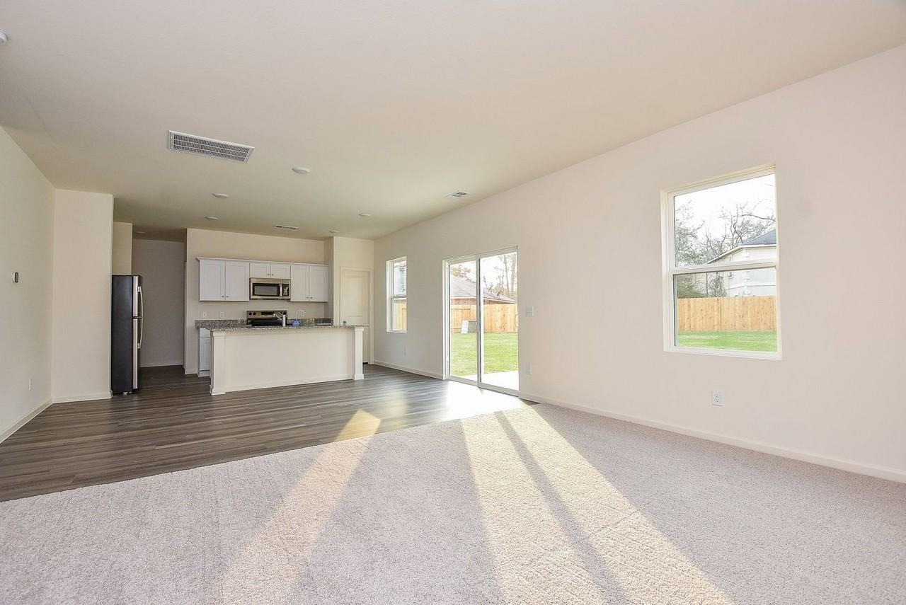 3603 Admiralty Dr - Photo 7 of 32