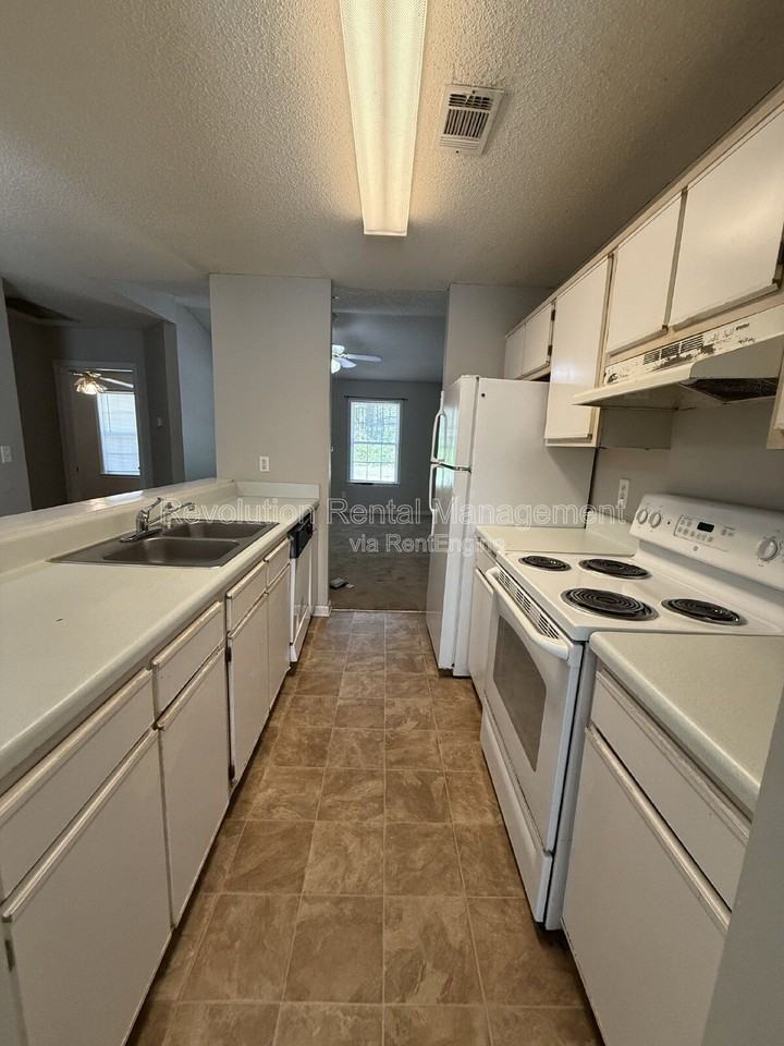 733 Stallings Rd #F - Photo 3 of 7