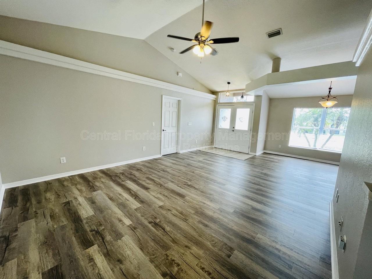 1514 Sunset Village Blvd - Photo 5 of 32