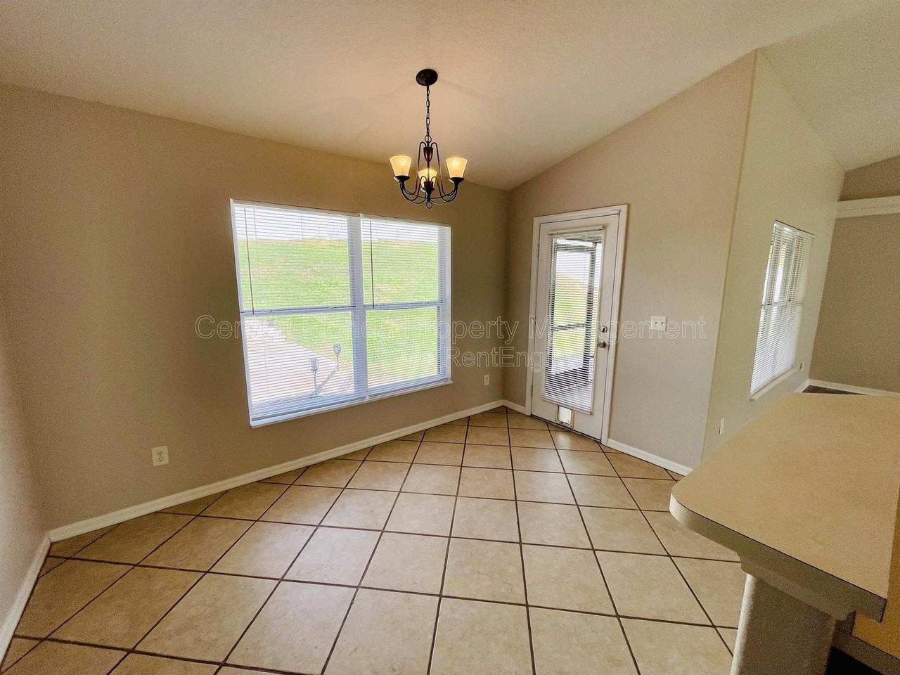 1514 Sunset Village Blvd - Photo 6 of 32