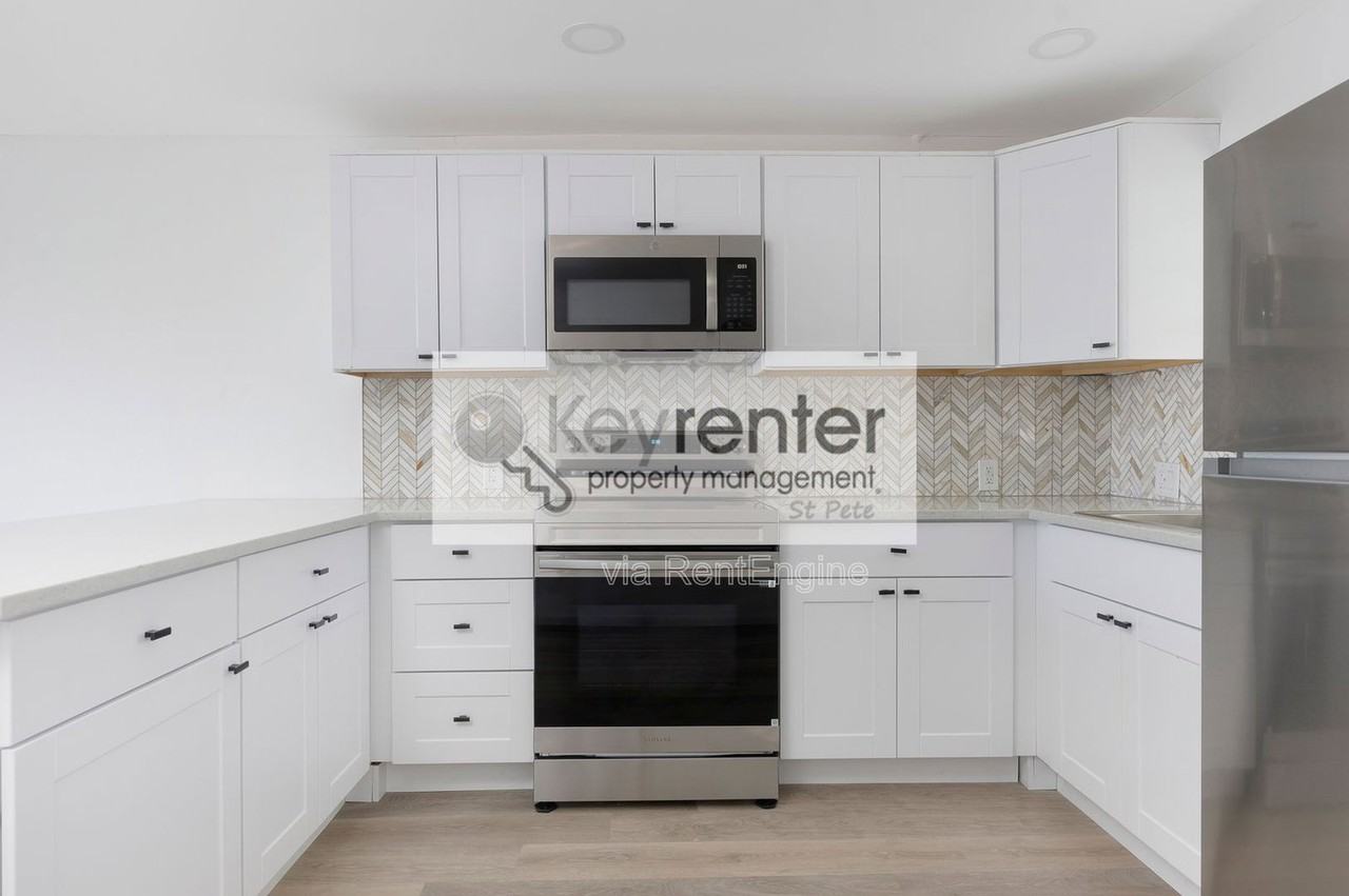 164 117th Ave #4 - Photo 5 of 31