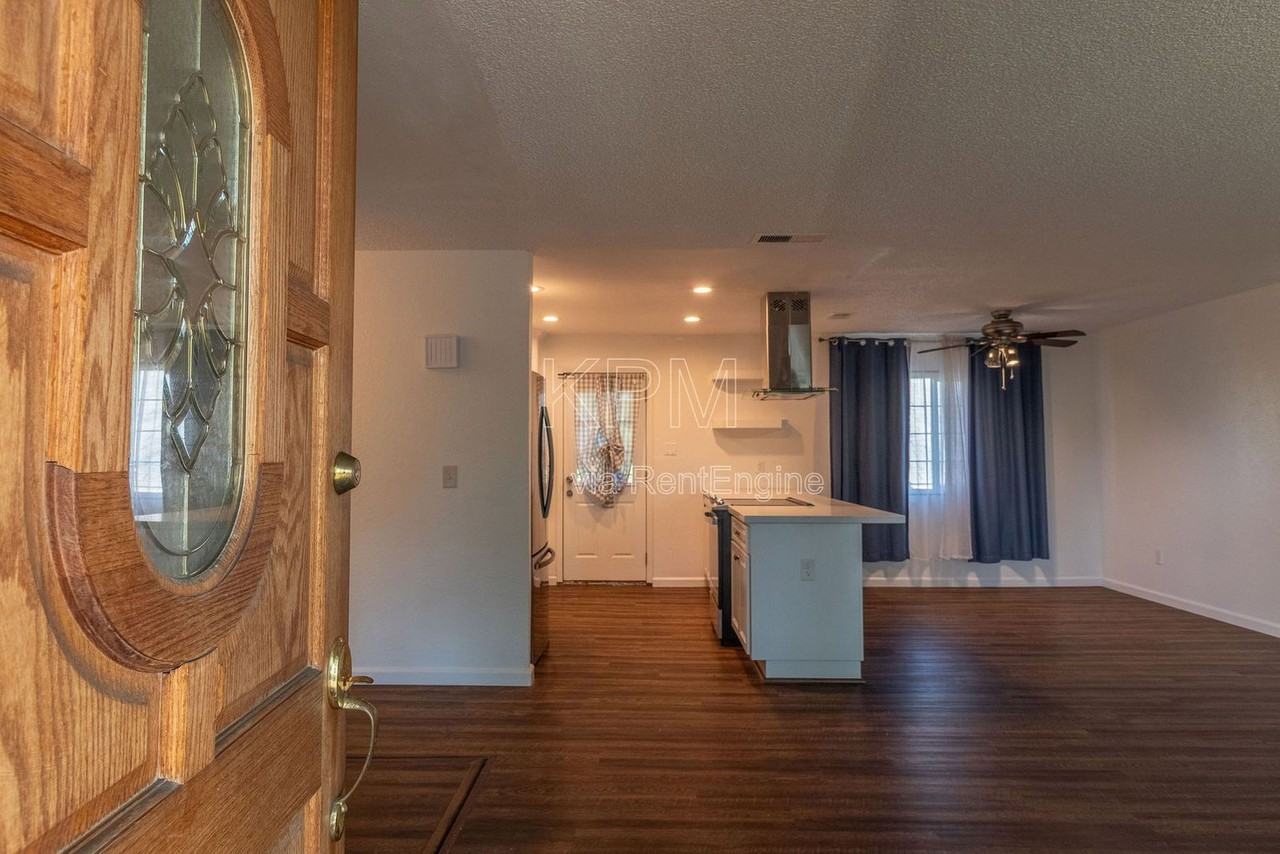 420 E Hampton St #A - Photo 2 of 19