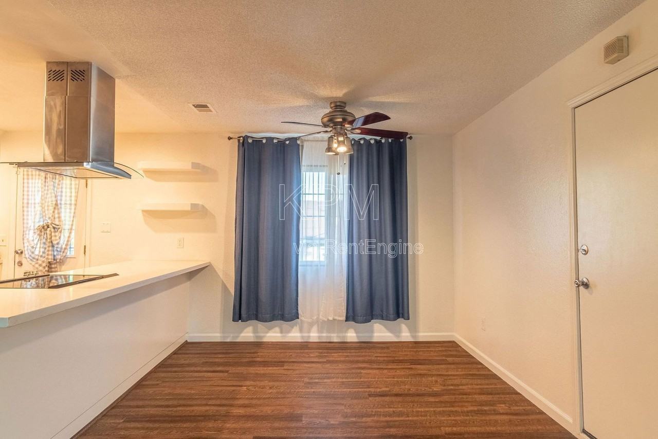 420 E Hampton St #A - Photo 5 of 19