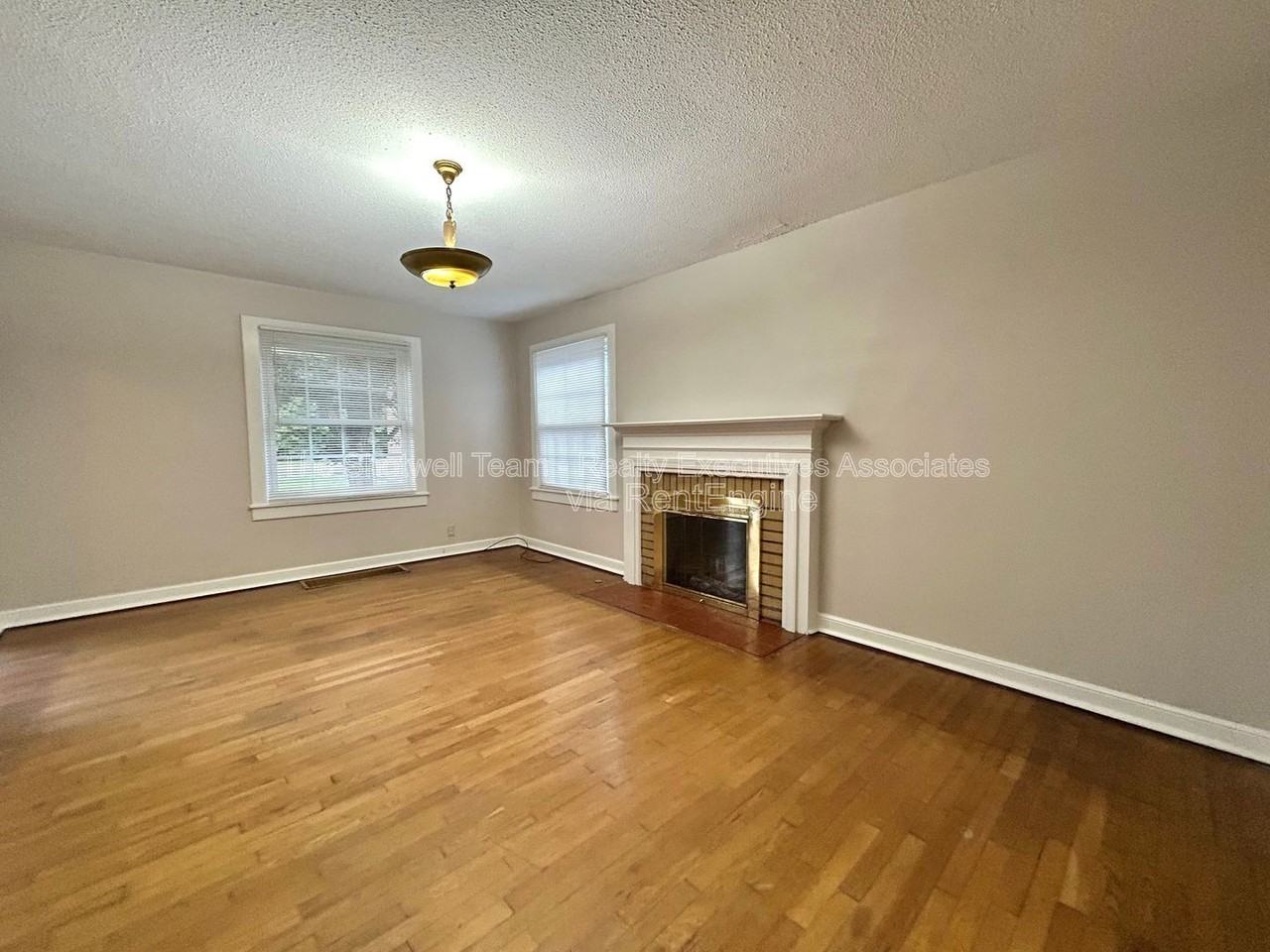 4403 Cypress Ln - Photo 3 of 11