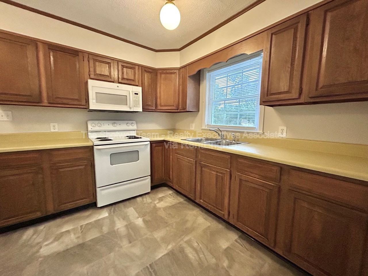 4403 Cypress Ln - Photo 6 of 11