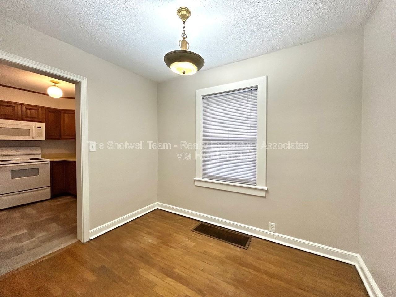 4403 Cypress Ln - Photo 7 of 11