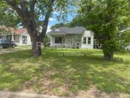featured image of 609 E Walker St