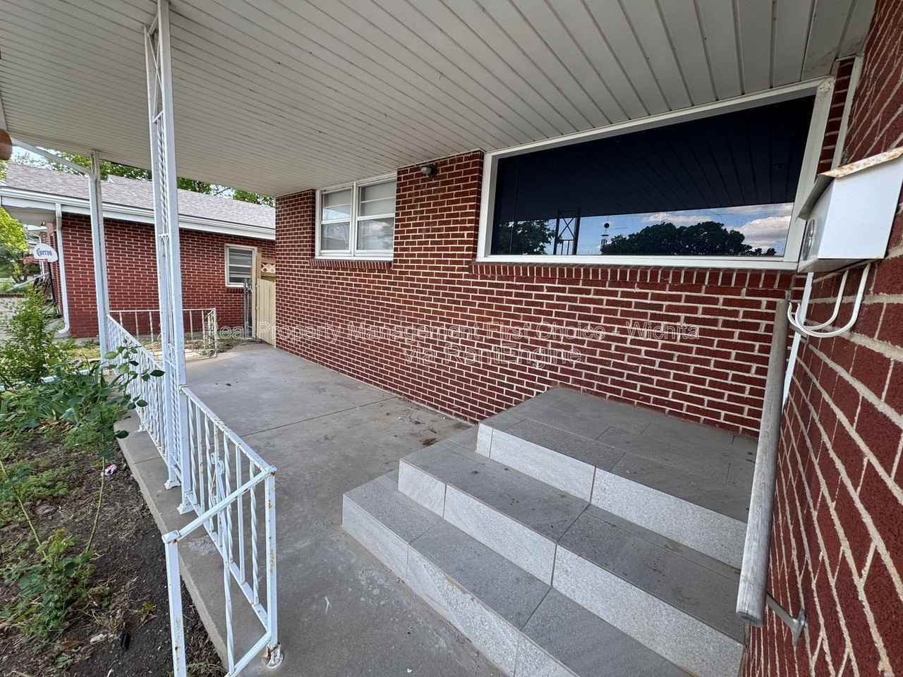 2403 S Minnesota Ave - Photo 4 of 46