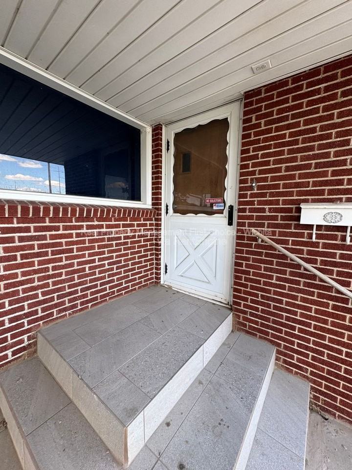 2403 S Minnesota Ave - Photo 5 of 46
