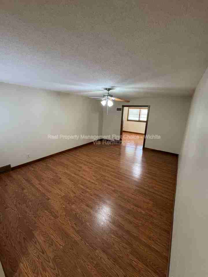 2403 S Minnesota Ave - Photo 7 of 46