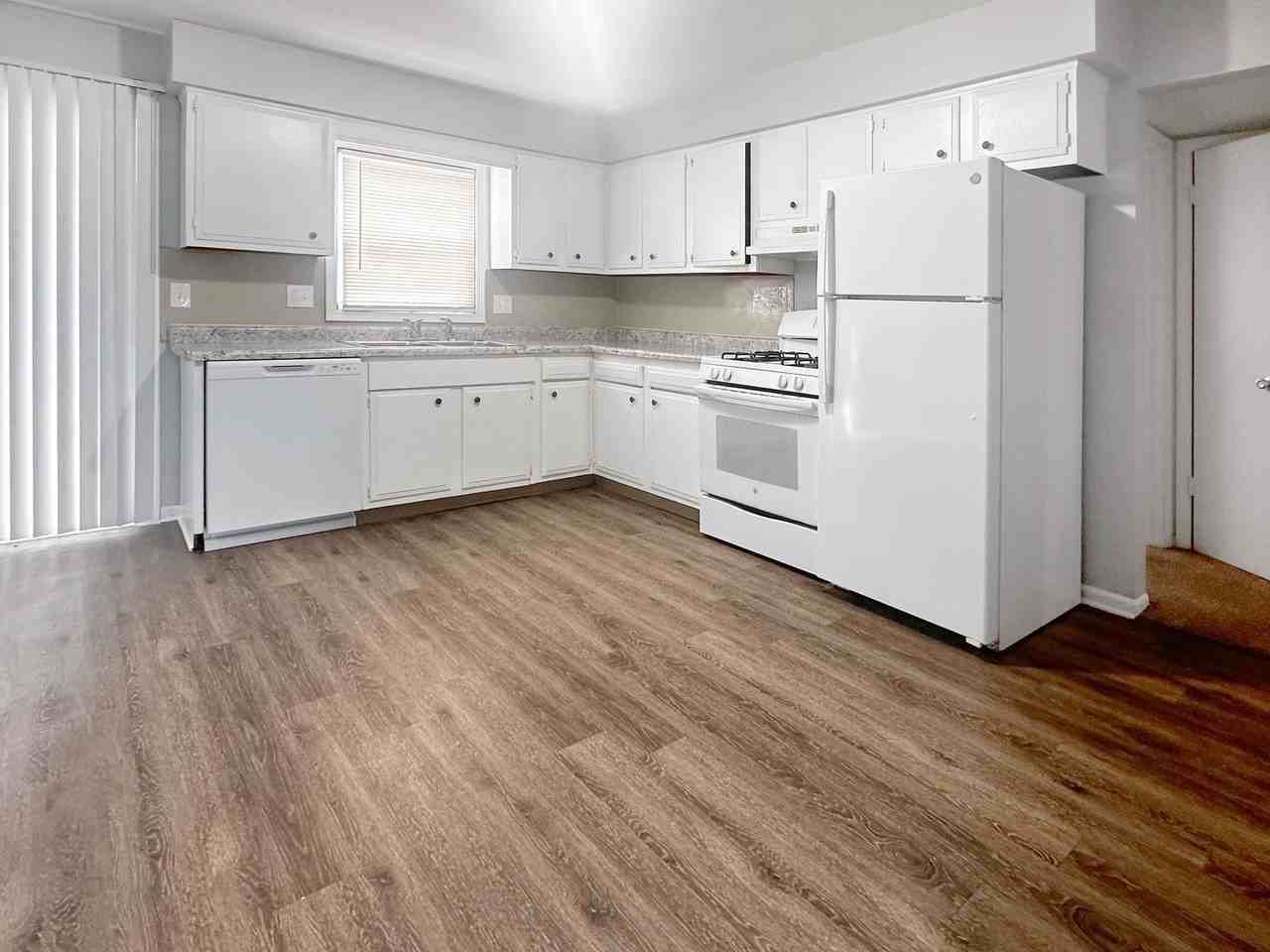 5888 Christie Ave Se - Photo 2 of 7
