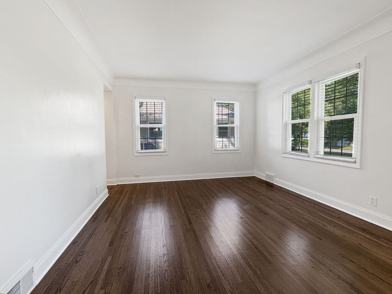 8311 W 35th St - Photo 4 of 37