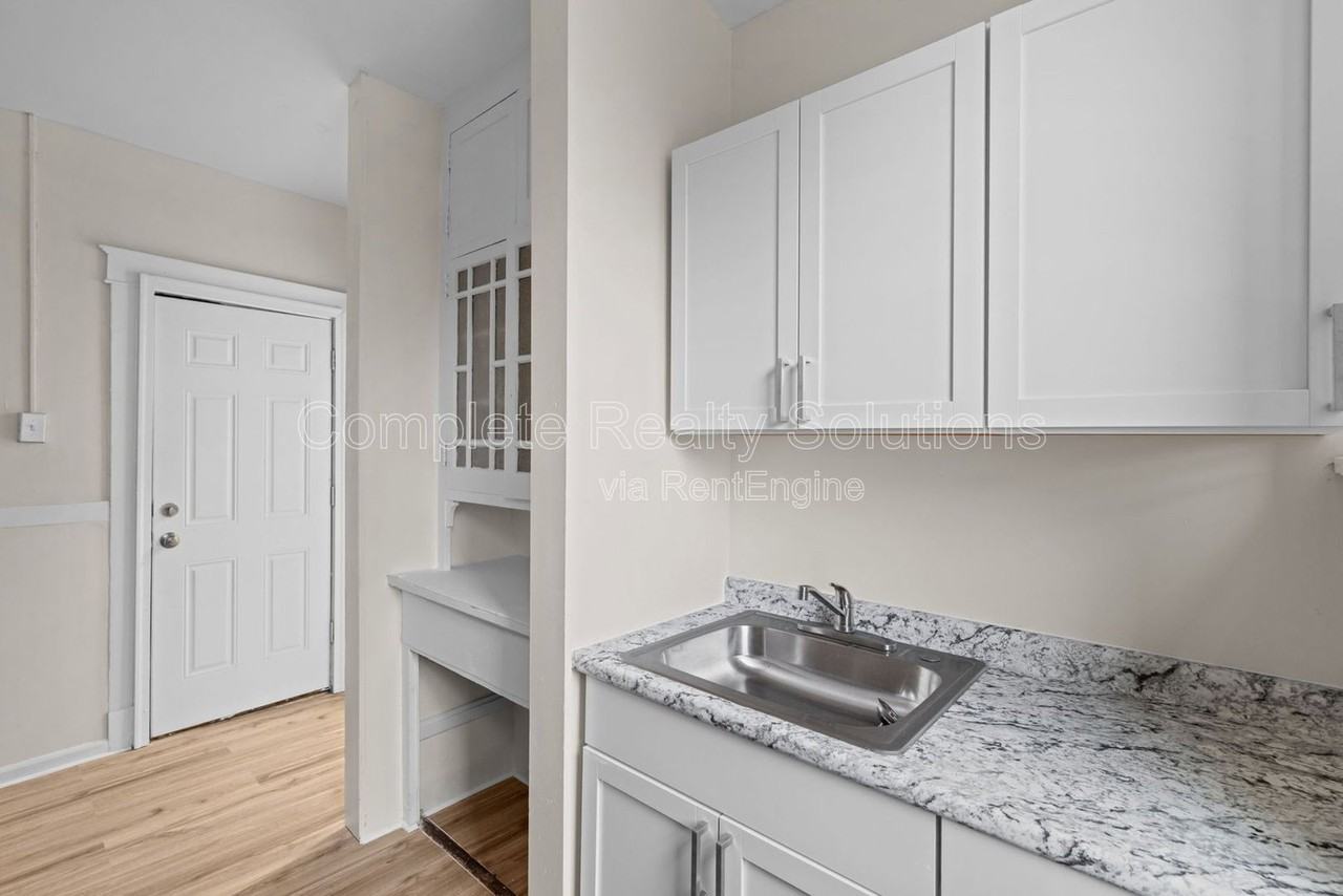 4301 S 38th St #1S - Photo 7 of 23