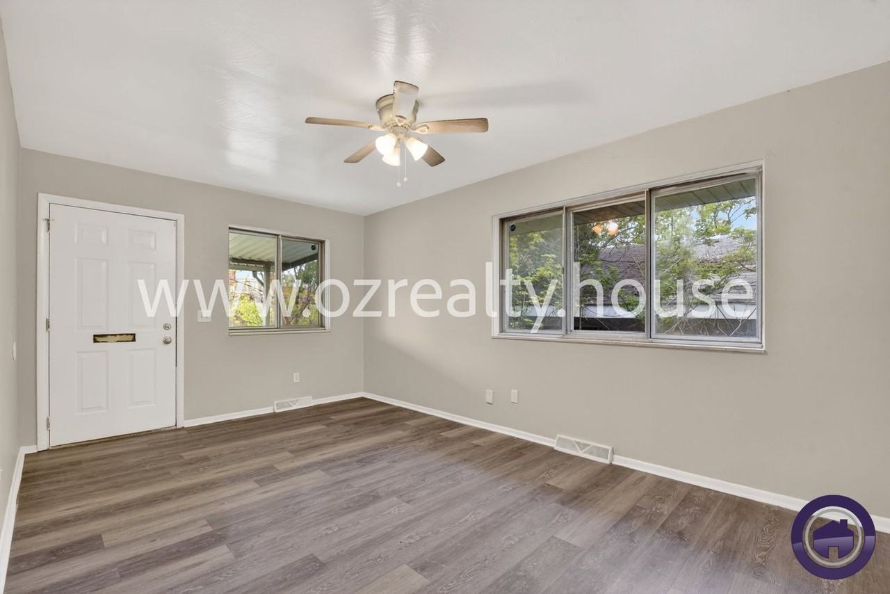 732 Coyne Ave - Photo 3 of 17