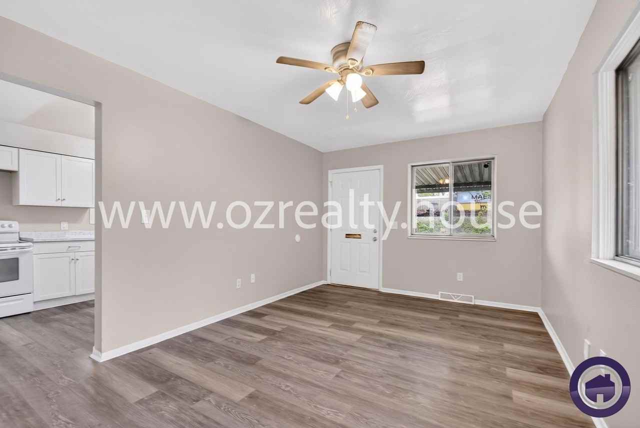732 Coyne Ave - Photo 4 of 17