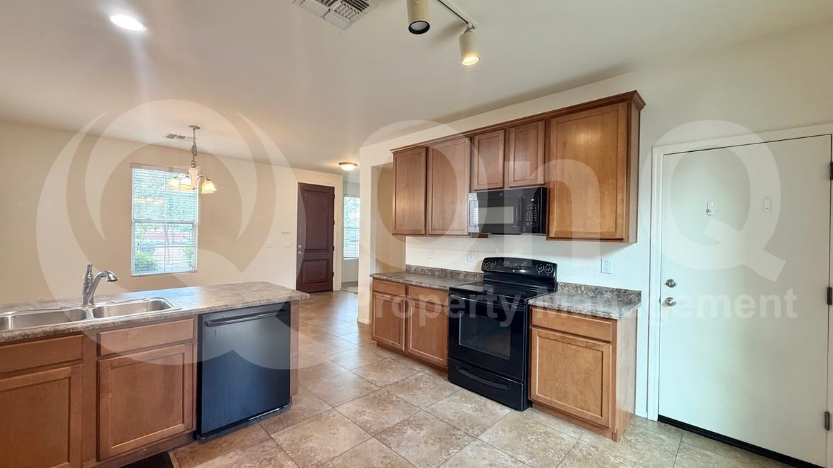 4028 E Tulsa St - Photo 2 of 25