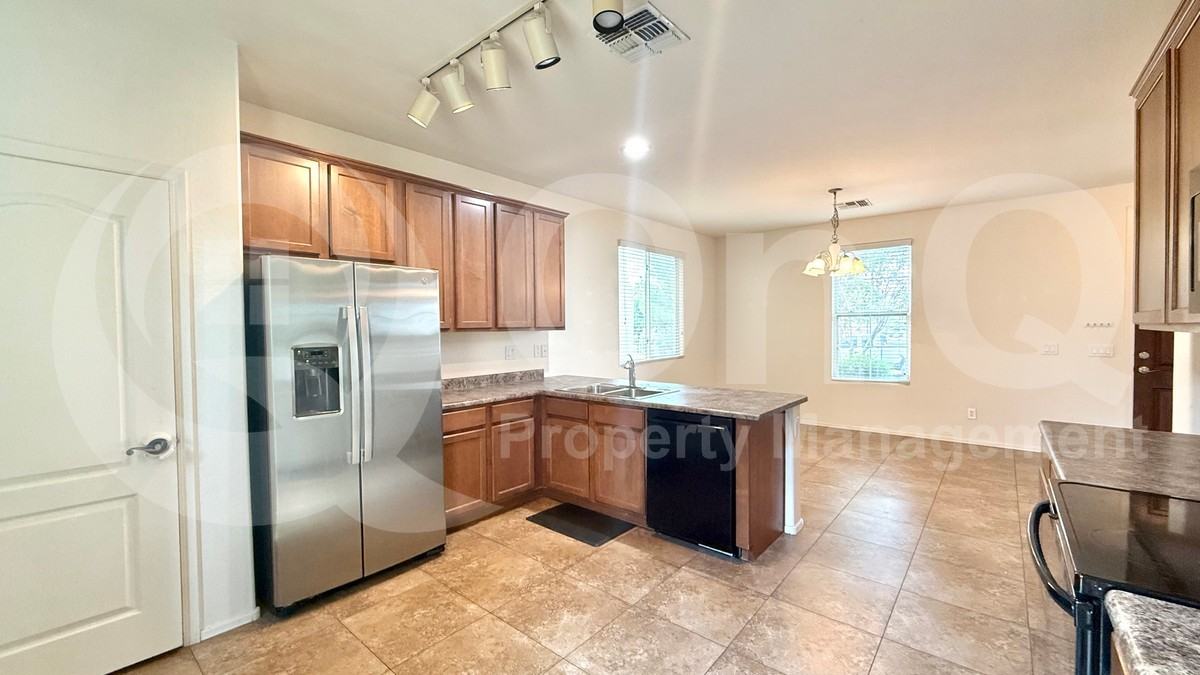 4028 E Tulsa St - Photo 3 of 25