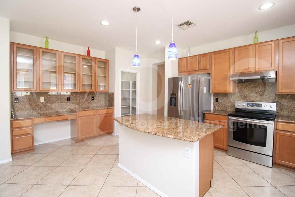 361 S Melba St - Photo 4 of 27