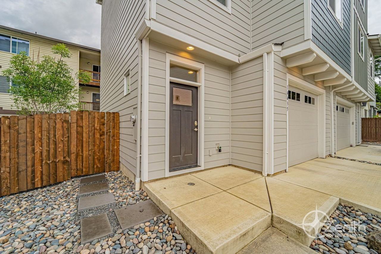 14426 Ne 22nd Ave - Photo 2 of 31