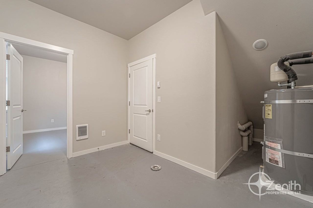 14426 Ne 22nd Ave - Photo 7 of 31