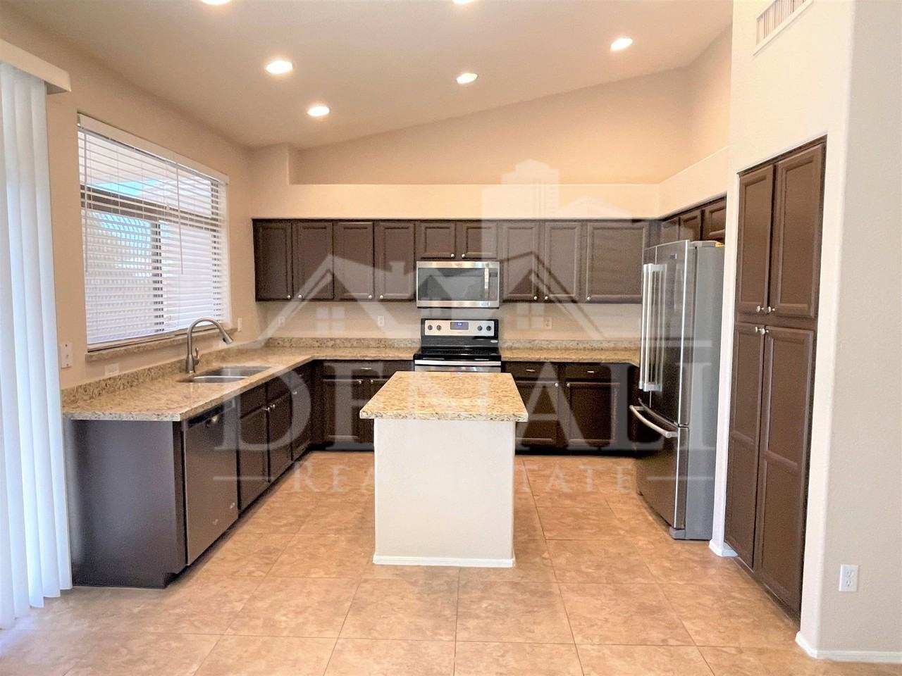 1121 S Western Skies Dr - Photo 5 of 26