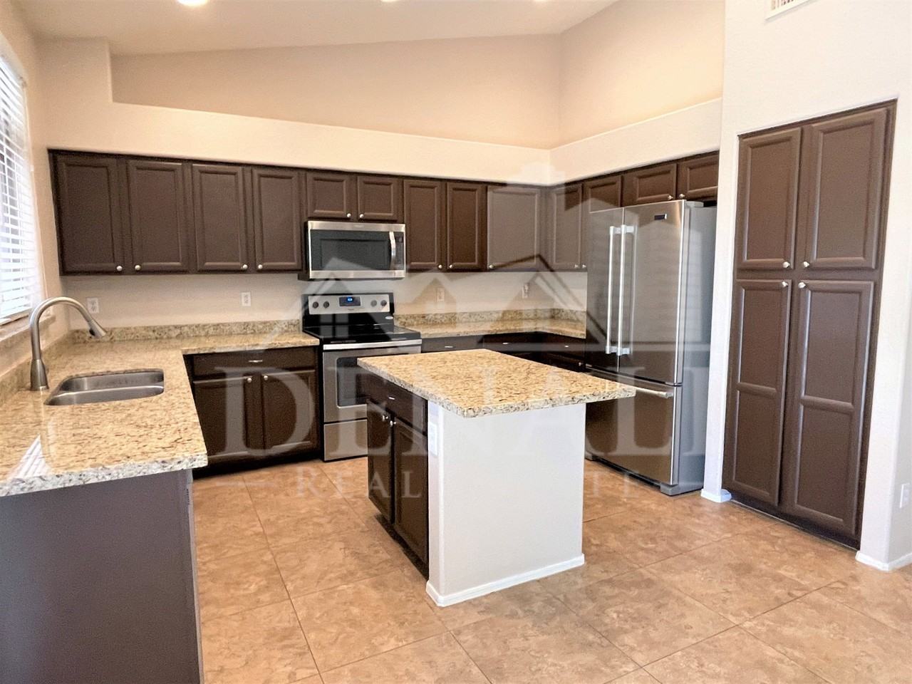 1121 S Western Skies Dr - Photo 6 of 26