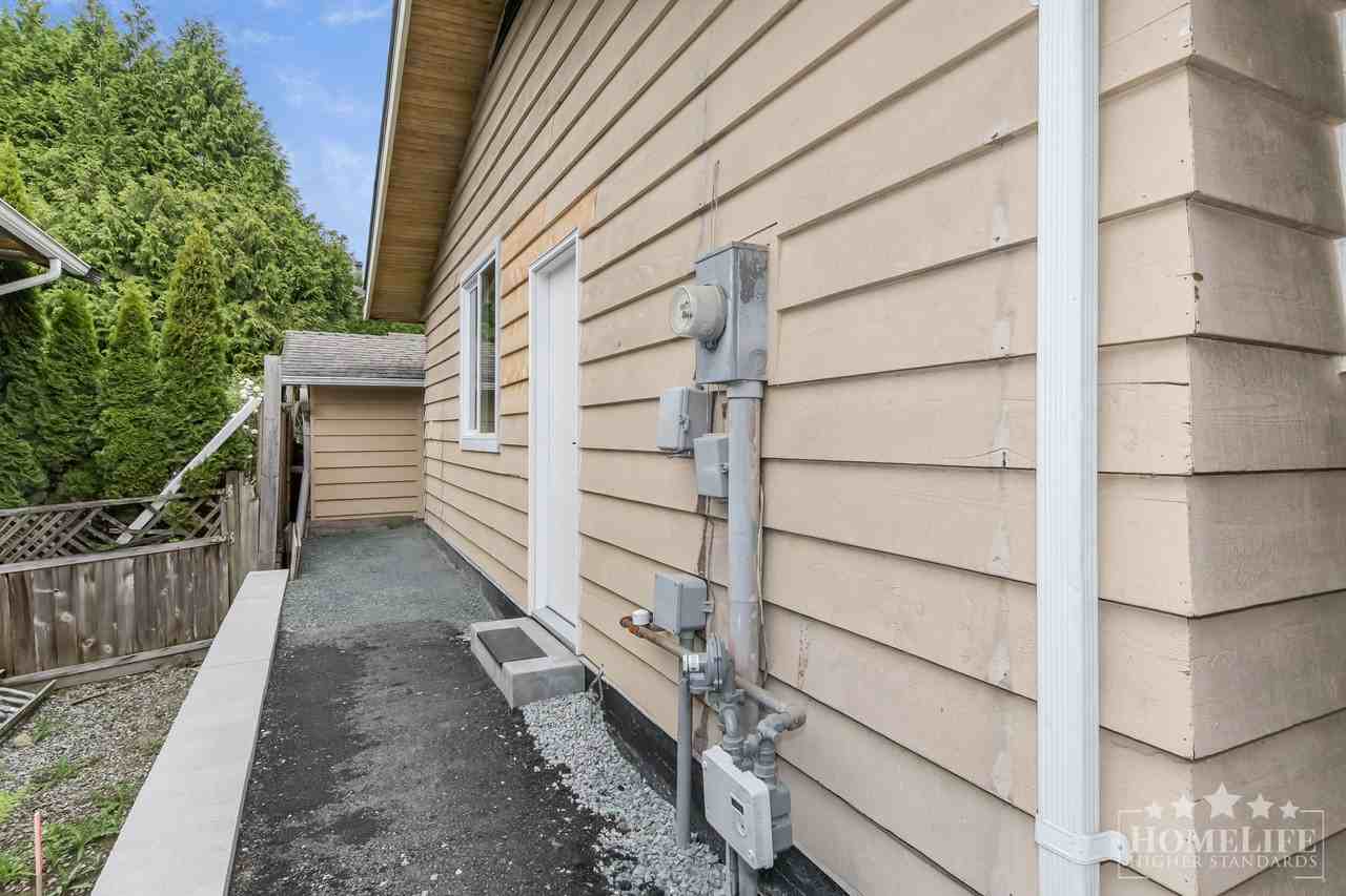 18113 57a Ave - Photo 3 of 12