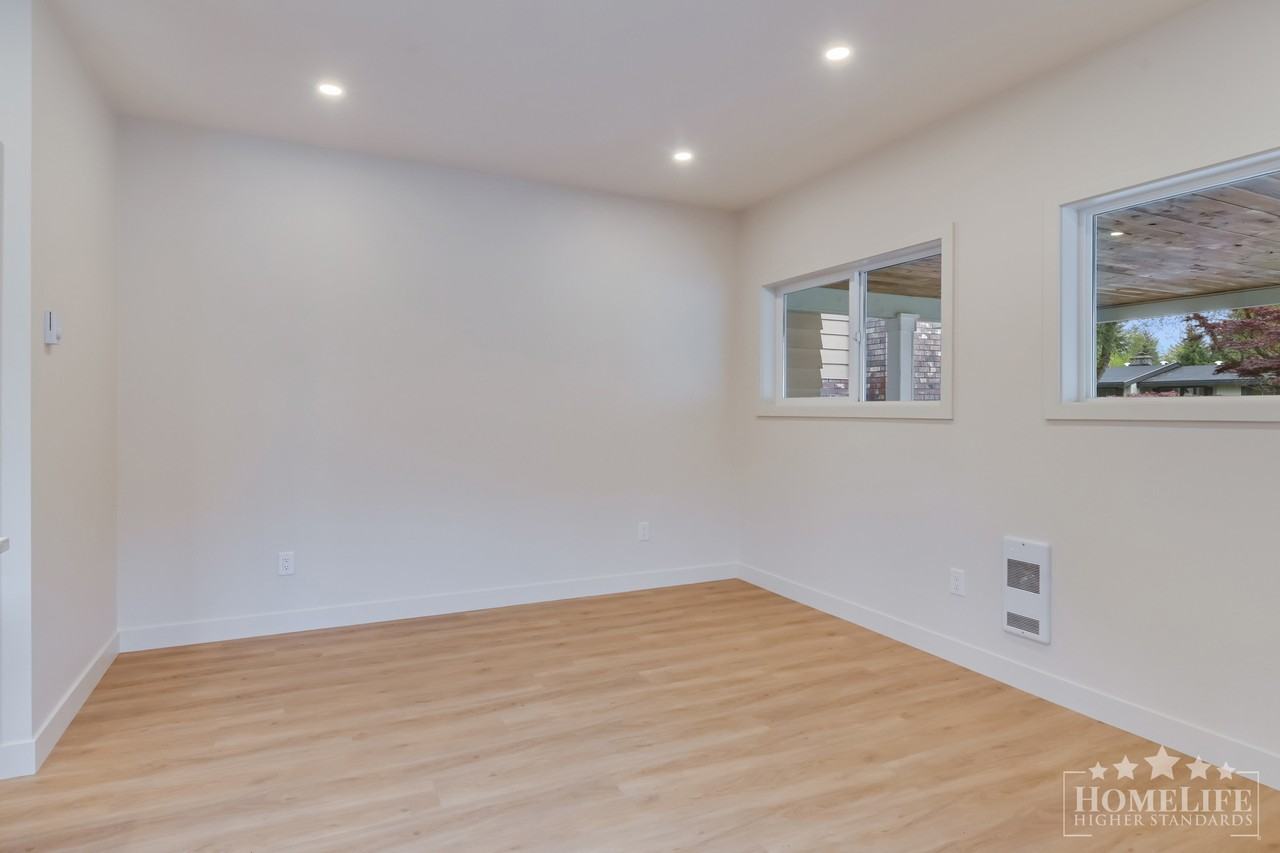 18113 57a Ave - Photo 4 of 12