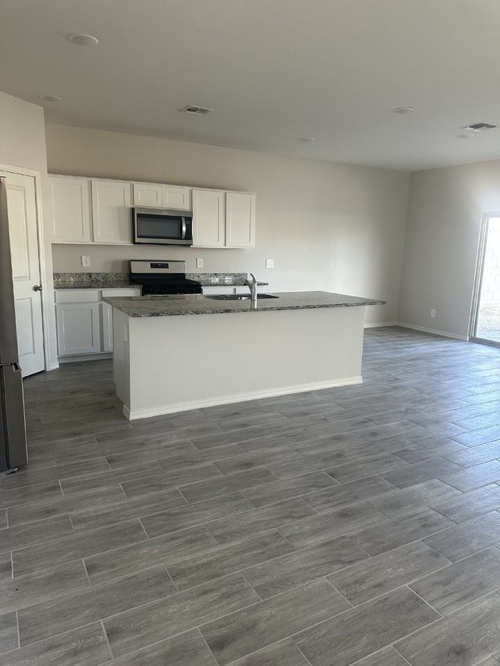 4730 N 193rd Dr - Photo 6 of 34