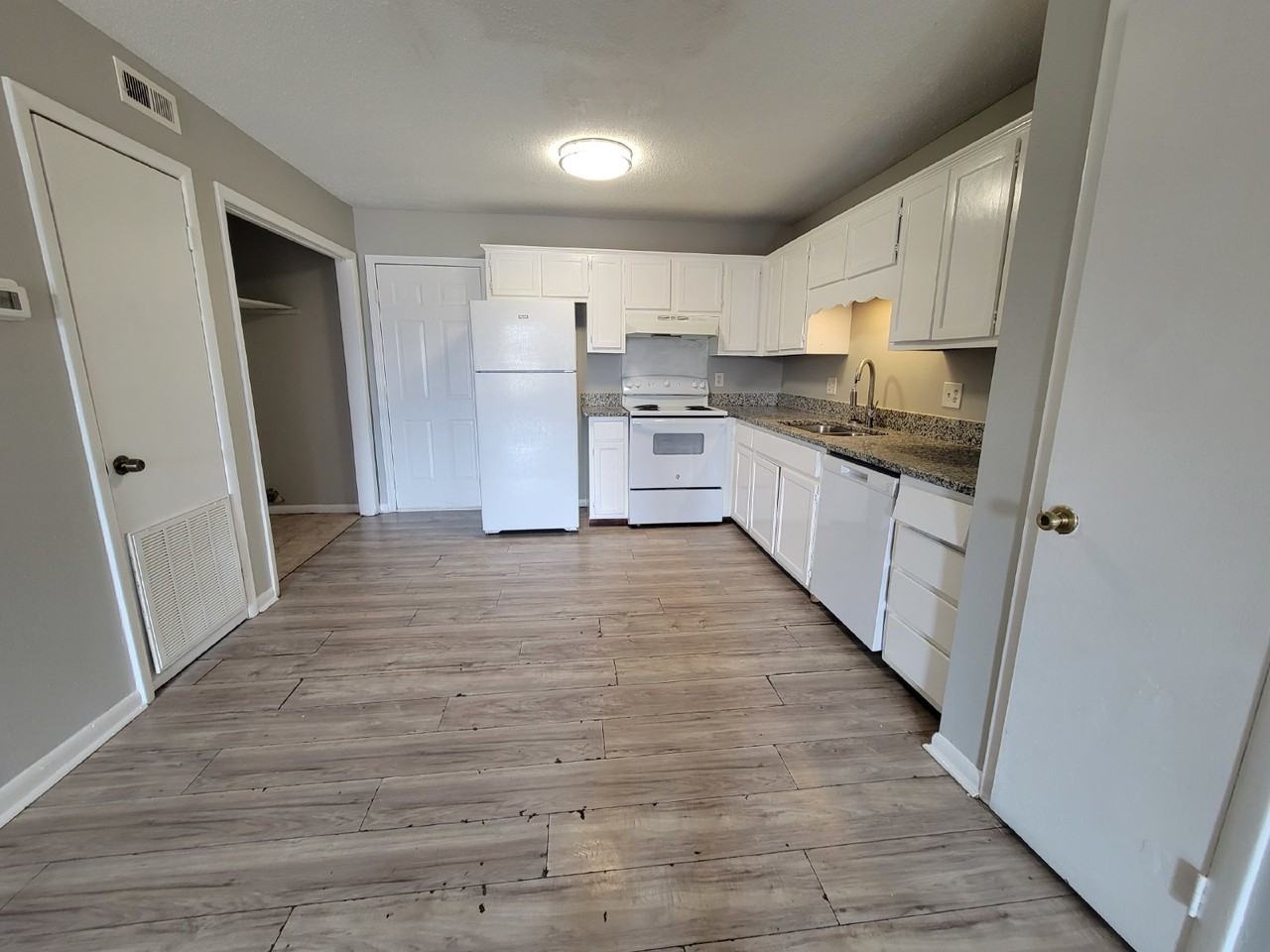 1818 Glenn St Sw Apt 1 - Photo 3 of 9